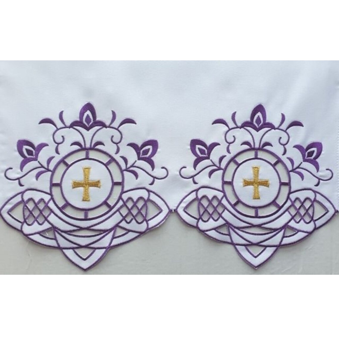 fata-altar-violet-cruce-aurie Față de altar violet cu cruce aurie