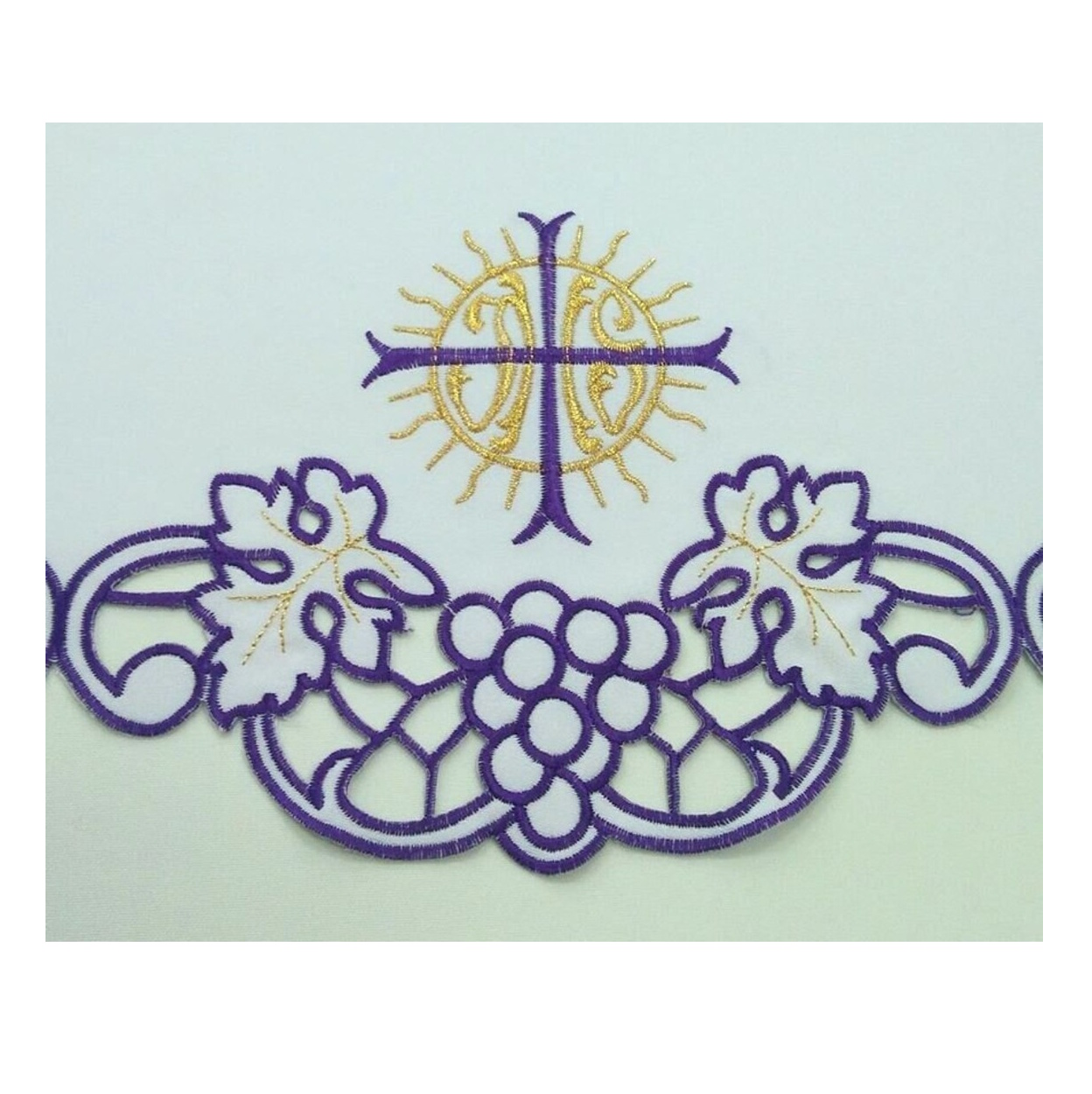 fata-altar-violet-cruce-struguri-vita-de-vie Față de altar violet cu cruce și struguri